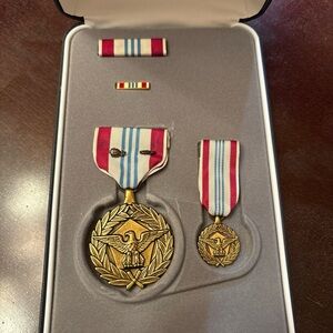 US Military Boxed Defense Meritorious Service Medal Set With Clusters